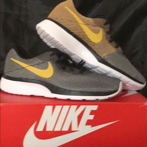 Nike Tanjuan Racer running shoes